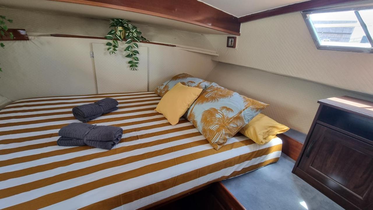 Charming Boat House In Barcelona With Big Terrace And Solarium Otel Sant Adria de Besos Dış mekan fotoğraf