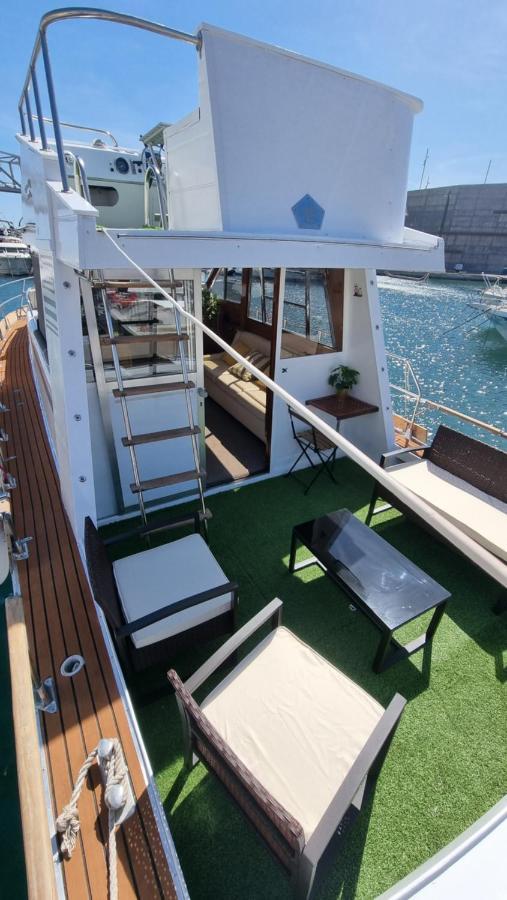 Charming Boat House In Barcelona With Big Terrace And Solarium Otel Sant Adria de Besos Dış mekan fotoğraf