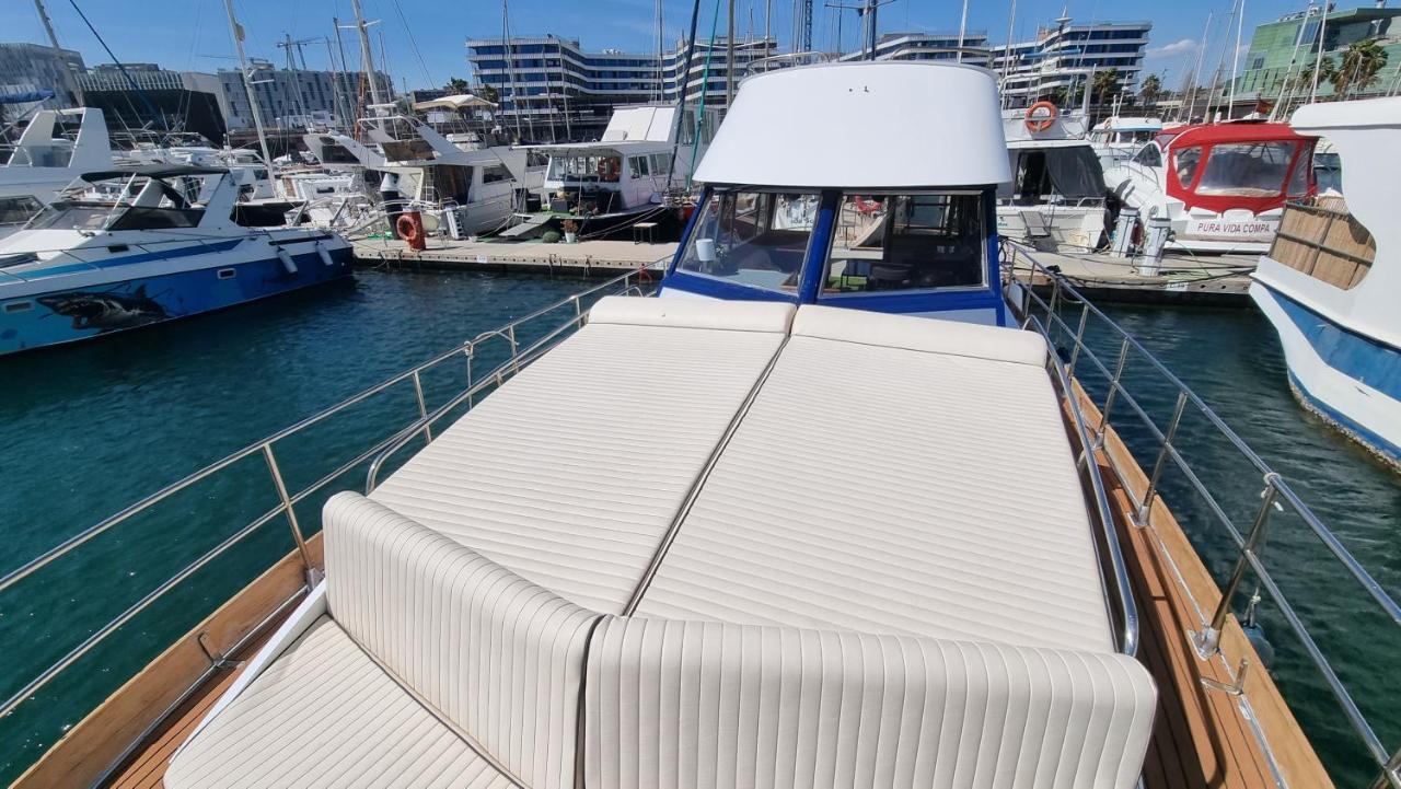 Charming Boat House In Barcelona With Big Terrace And Solarium Otel Sant Adria de Besos Dış mekan fotoğraf