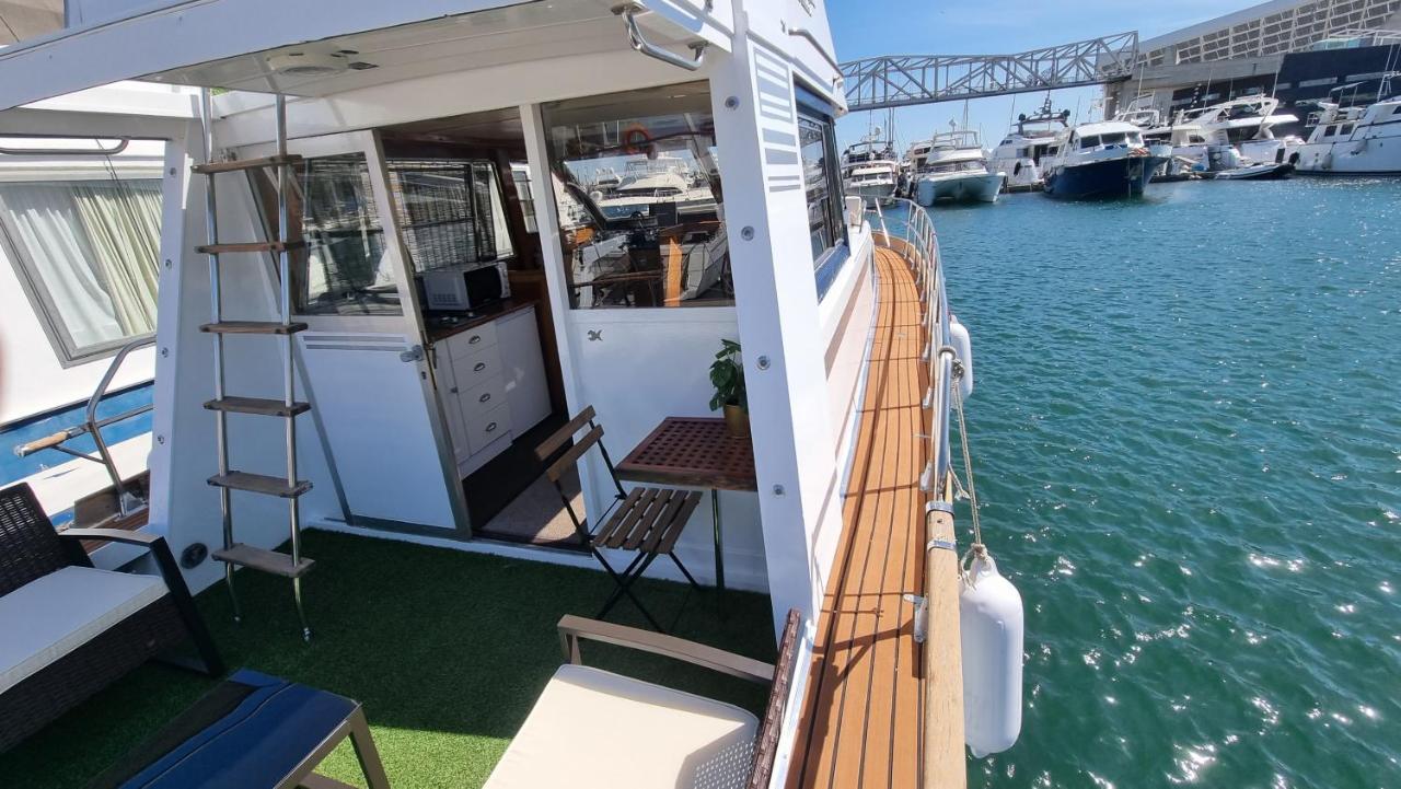 Charming Boat House In Barcelona With Big Terrace And Solarium Otel Sant Adria de Besos Dış mekan fotoğraf