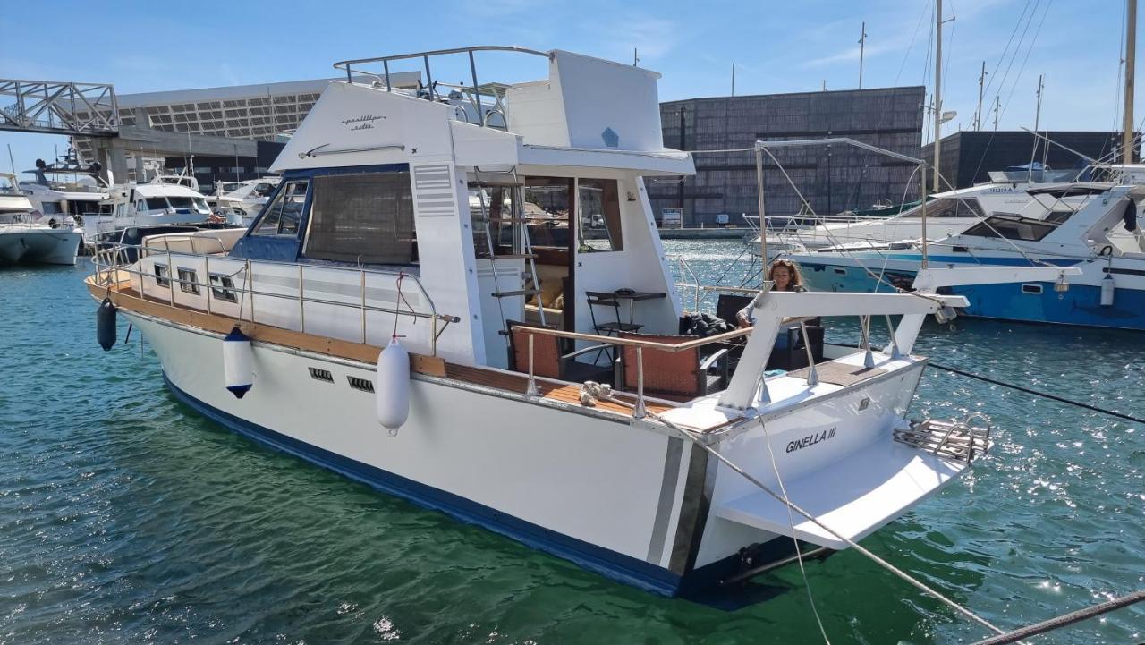 Charming Boat House In Barcelona With Big Terrace And Solarium Otel Sant Adria de Besos Dış mekan fotoğraf