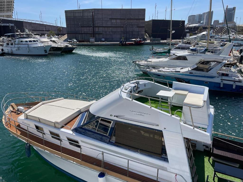 Charming Boat House In Barcelona With Big Terrace And Solarium Otel Sant Adria de Besos Dış mekan fotoğraf