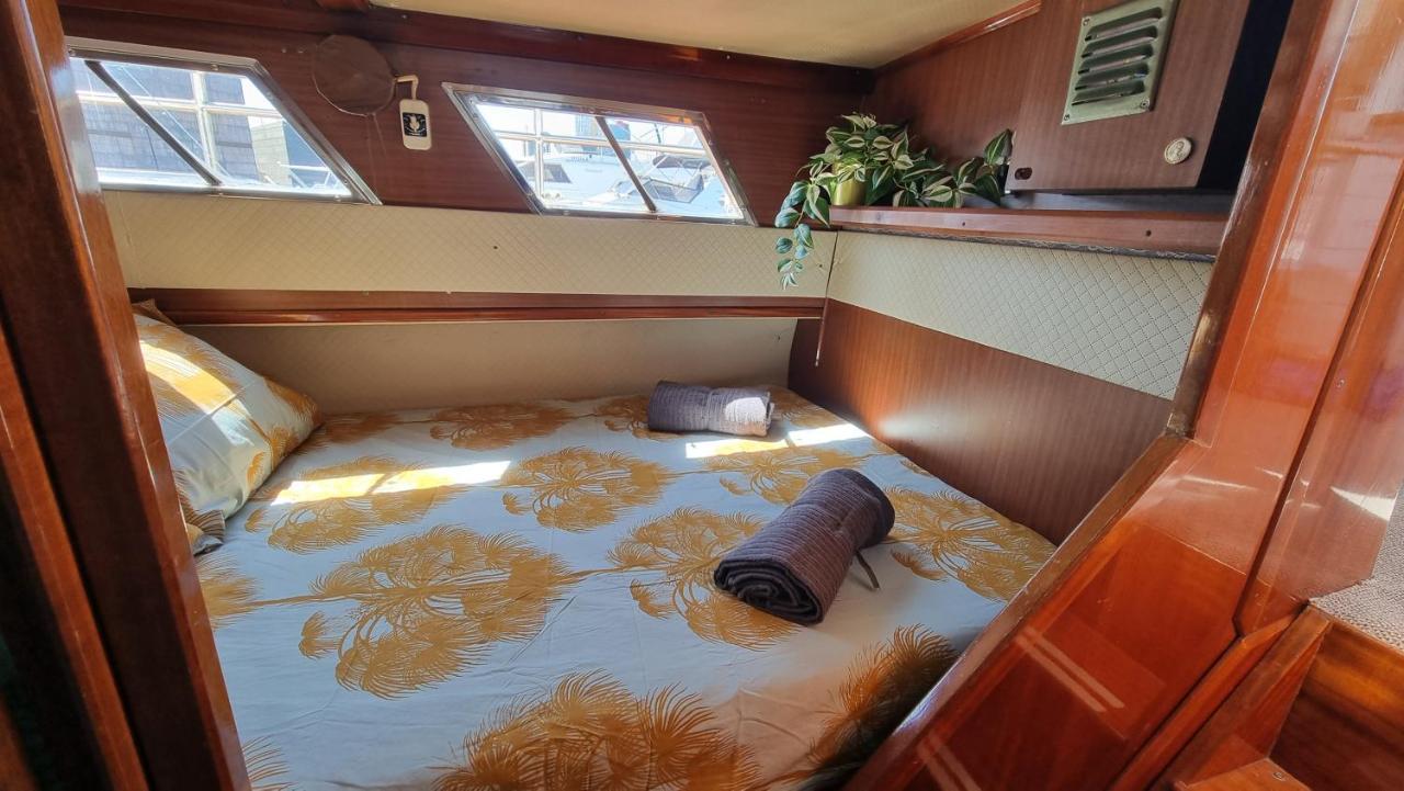 Charming Boat House In Barcelona With Big Terrace And Solarium Otel Sant Adria de Besos Dış mekan fotoğraf