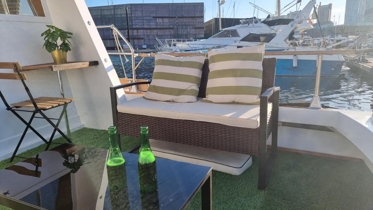 Charming Boat House In Barcelona With Big Terrace And Solarium Otel Sant Adria de Besos Dış mekan fotoğraf