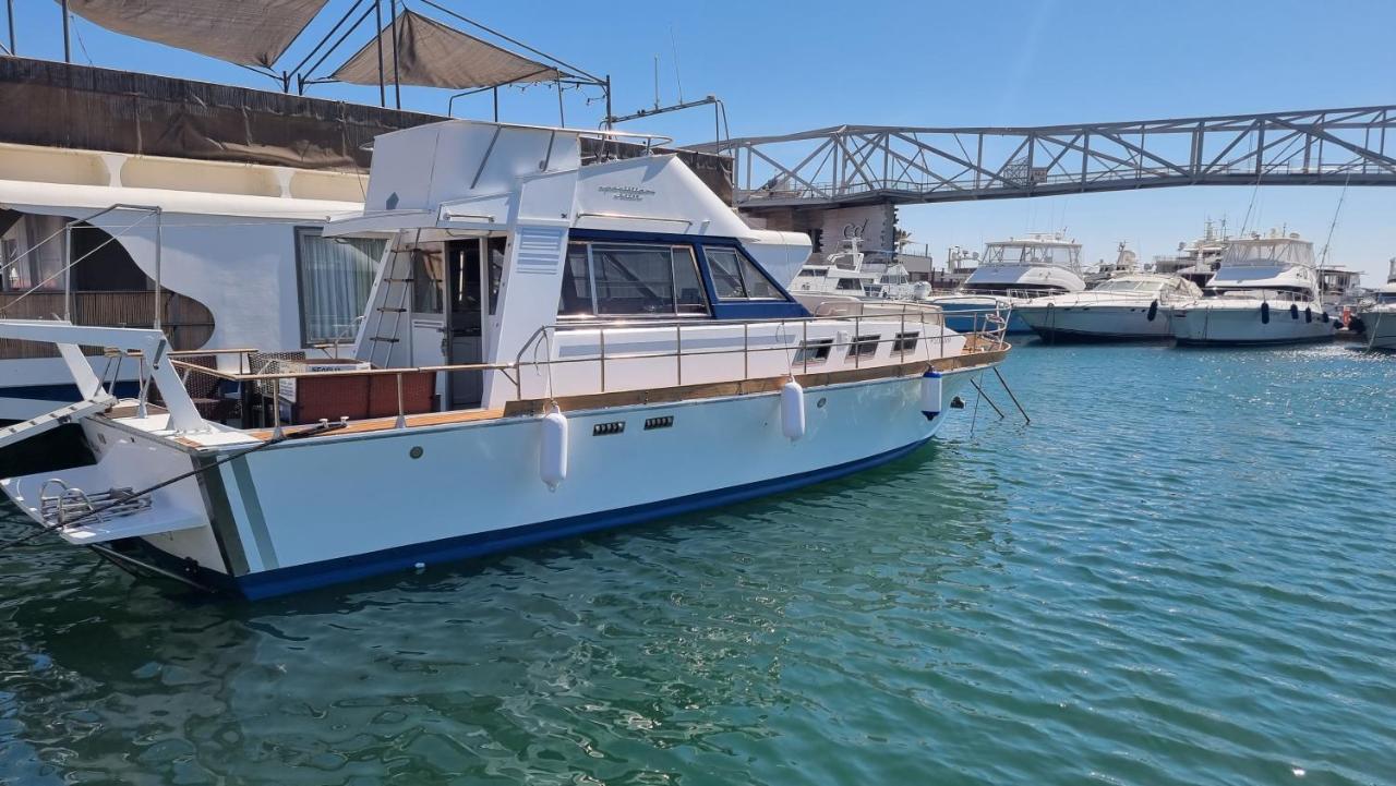 Charming Boat House In Barcelona With Big Terrace And Solarium Otel Sant Adria de Besos Dış mekan fotoğraf